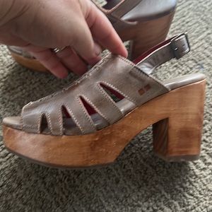 Bed Stu Fontella Clogs Sandals Icicle Rustic Gray Sz 8.5 NWT